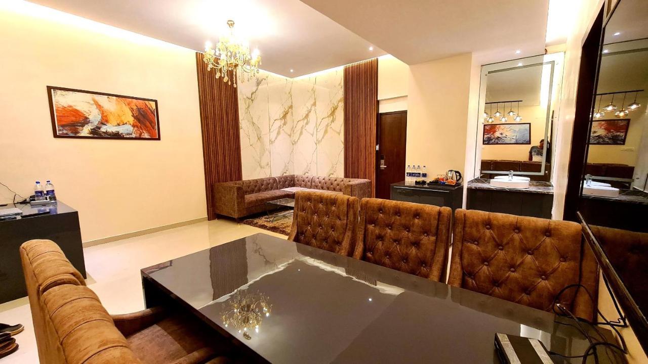 Galaxy Club & Hotel Bijapur  Exterior photo