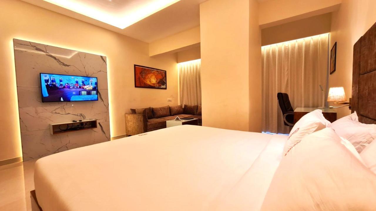 Galaxy Club & Hotel Bijapur  Exterior photo
